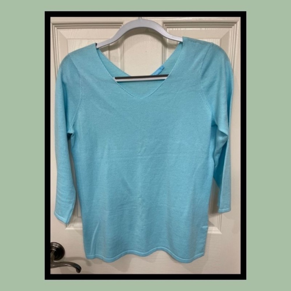 J. McLaughlin Lightweight Knit v-neck sweater